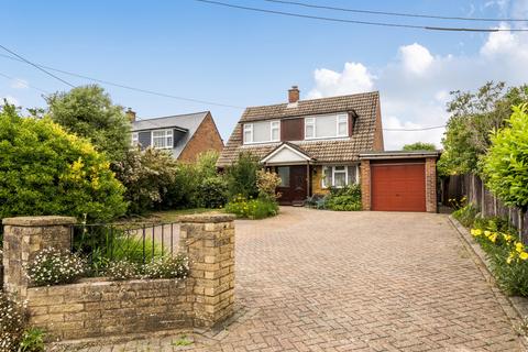 4 bed property, in Oatlands Road, £575,000