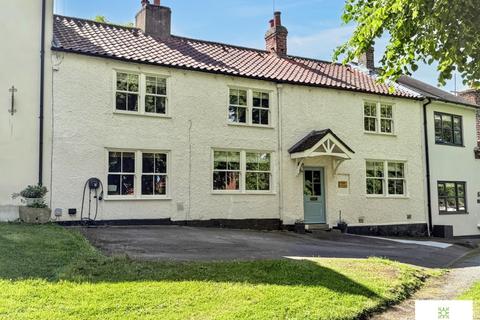 4 bed property, in North End, £675,000
