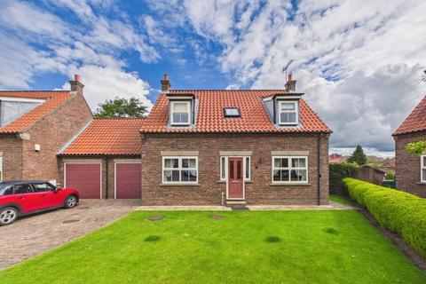 3 bed property, in Rectory Close, £350,000
