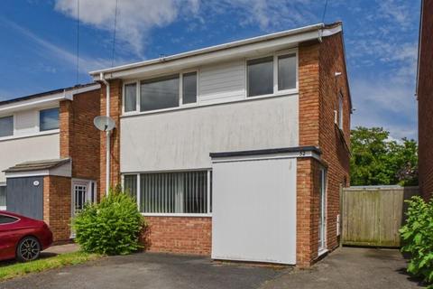 3 bed property, in Gardens Walk, £310,000