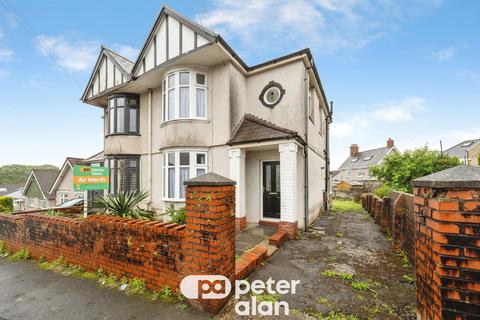 3 bed property, in Heol Fach, £195,000