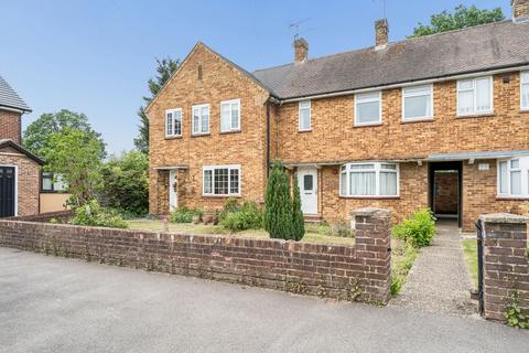2 bed property, in Highwood Avenue, £450,000
