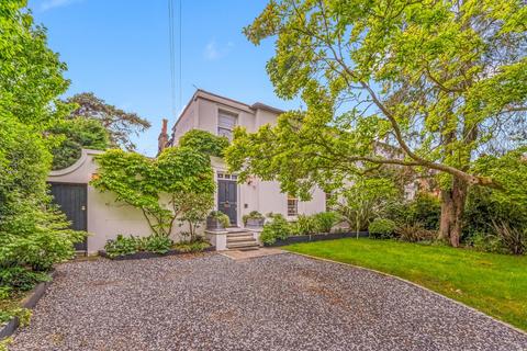 4 bed property, in Trafalgar Road, £2,350,000