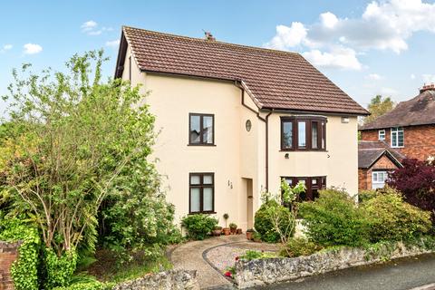 5 bed property, in Gable End, £550,000