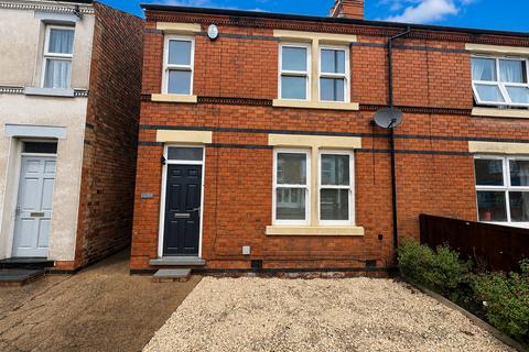 2 bed property, in Tamworth Road, £199,950