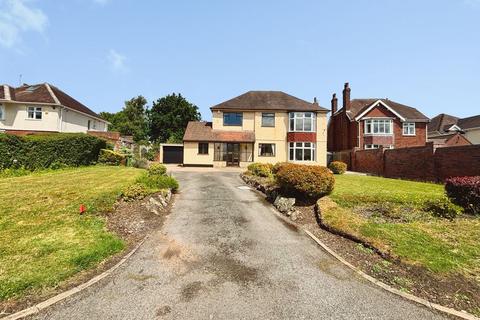 4 bed property, in Hatherton Road, £700,000