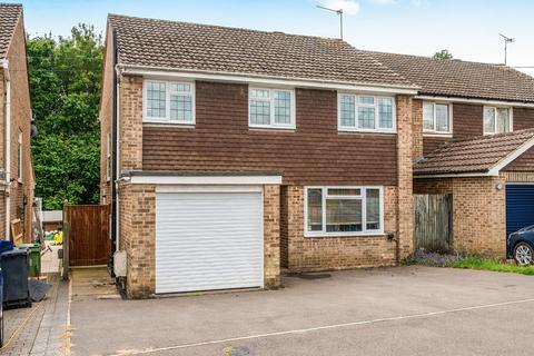 4 bed property, in Scarletts Close Uckfield, £510,000