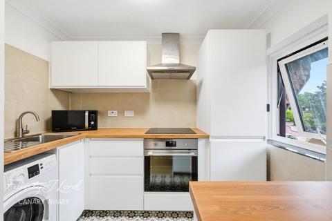 1 bed property, in Friars Mead, £319,995