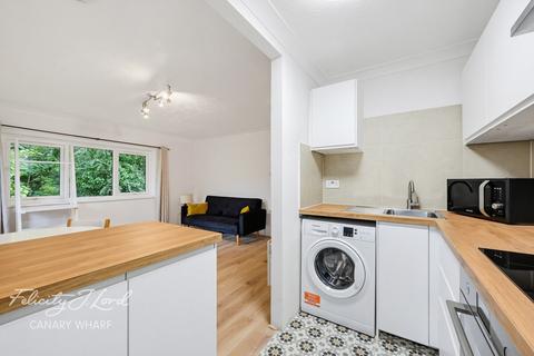 1 bed property, in Friars Mead, £310,000
