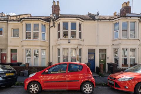 2 bed property, in Friezewood Road, £259,500