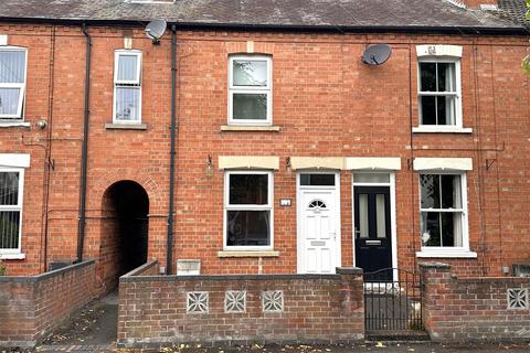 2 bed property, in Charles Street, £140,000