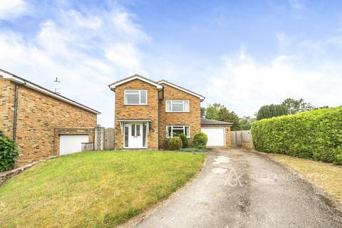 4 bed property, in Old Manor Close, £650,000