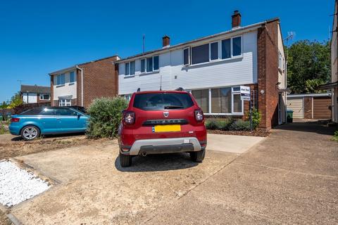3 bed property, in Manor Road, £350,000