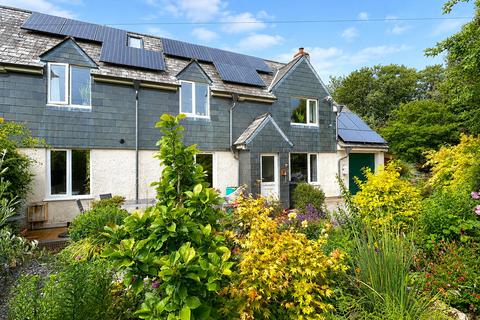 3 bed property, in St. Lawrence Road, £350,000