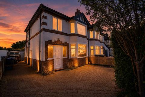 3 bed property, in Park Drive South, £410,000
