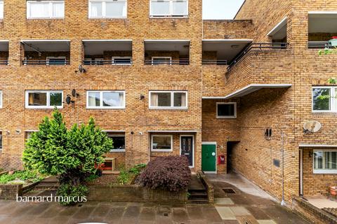 2 bed property, in Turenne Close, £500,000