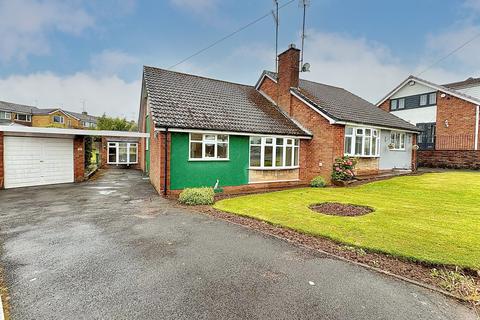 2 bed property, in Longmeadow Drive, £299,950