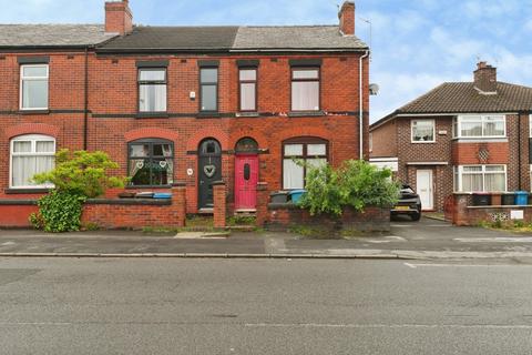 2 bed property, in Partington Lane, £165,000
