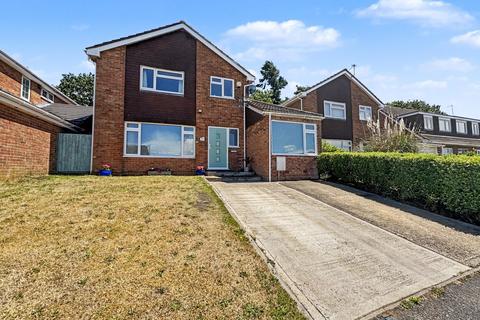 5 bed property, in Ferndown, £500,000