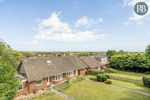 2 bed property, in Tottington Way, £515,000