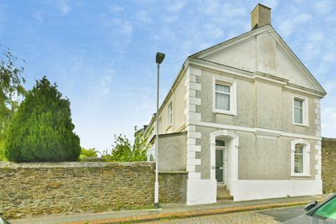 4 bed property, in Alfred Road, £340,000