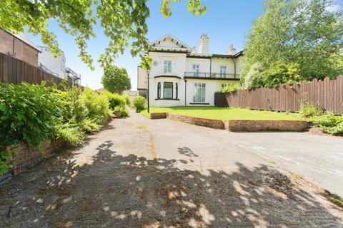 4 bed property, in Grosvenor Road, £380,000