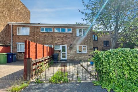 3 bed property, in Browning Close, £99,995