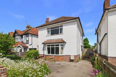 3 bed property, in Balcombe Avenue, £475,000