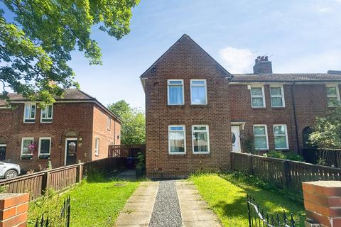 2 bed property, in Whickham View, £115,000