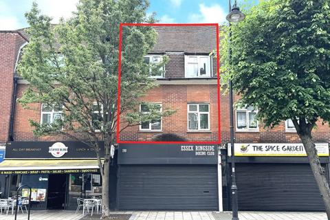 2 bed property, in 190(A) Elm Park Avenue, £150,000