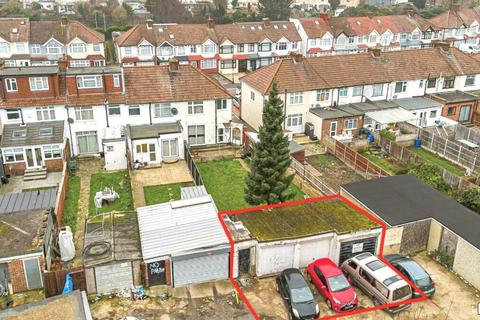 Studio, in Three Garages Rear Of, £10,000