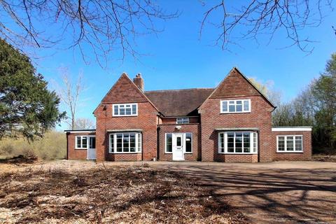 5 bed property, in Waterloo Lodge, £200,000