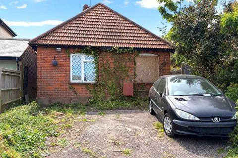 2 bed property, in 271 Chichester Road, £90,000