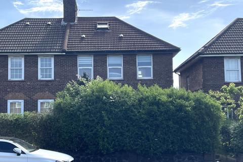 4 bed property, in 70 Great Cambridge Road, £350,000