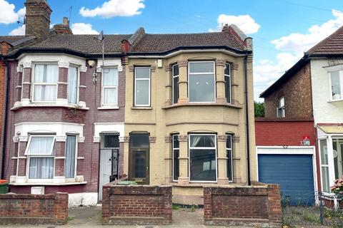 3 bed property, in 28 Dersingham Avenue, £200,000