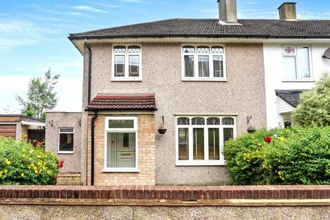 3 bed property, in 24 Sandling Rise, £250,000