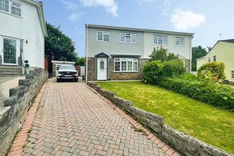 3 bed property, in Eleanor Close, £275,000