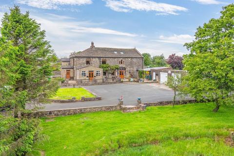 5 bed property, in Springfield Farm, £950,000