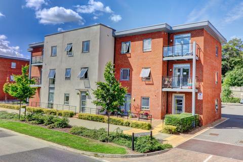 2 bed property, in Pallatia Court, £270,000