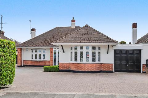 3 bed property, in Steyning Avenue, £650,000