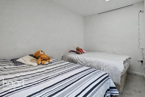 2 bed property, in St Matthews Street, £90,000