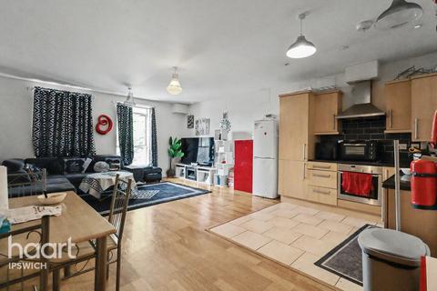 2 bed property, in St Matthews Street, £90,000