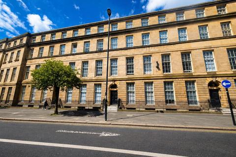 1 bed property, in Clayton Street West, £90,000