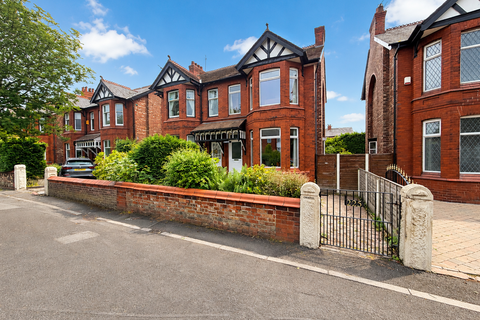 3 bed property, in Edgeley Road, £375,000
