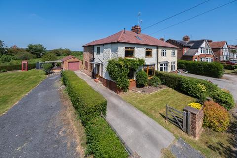 5 bed property, in Grosvenor Road, £525,000