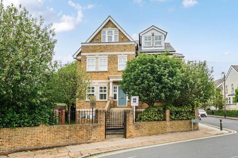 3 bed property, in Park Road, £525,000