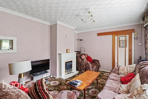 3 bed property, in Tynewydd North Close, £240,000