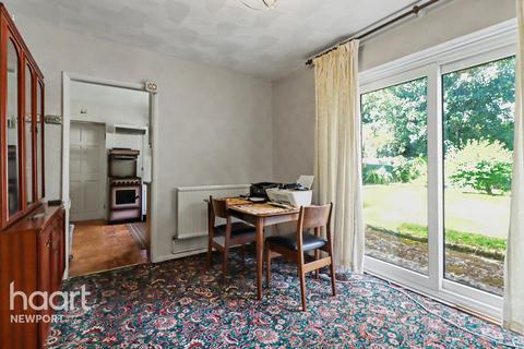 3 bed property, in Tynewydd North Close, £240,000