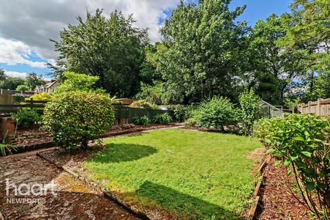 3 bed property, in Tynewydd North Close, £240,000