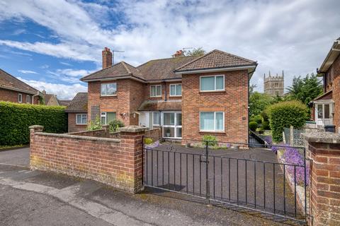 3 bed property, in Churchfield, £260,000